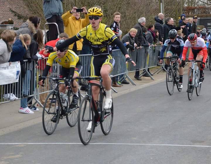 Luca De Meester heeft de snelste benen in Temse cyclingsite.be